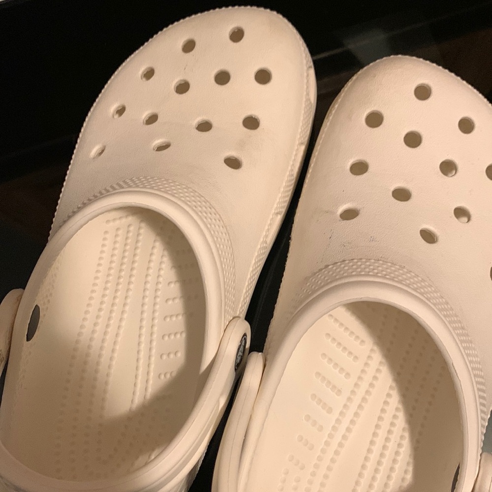 White Crocs men size 5/women size 7